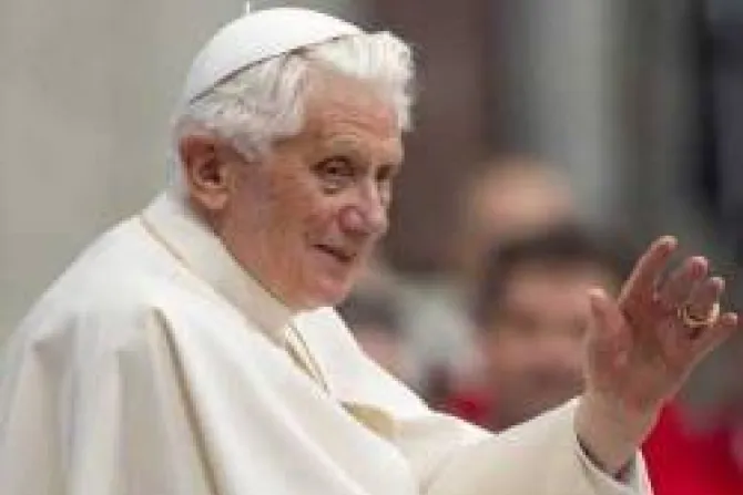 VIDEO: Benedicto XVI se despide de Cardenales: Prometo total obediencia al futuro Papa