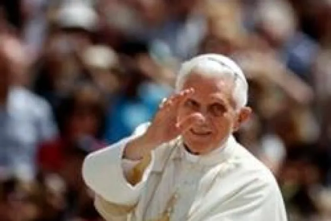 Como Cristo dar la vida por los demás sin esperar nada a cambio, dice el Papa