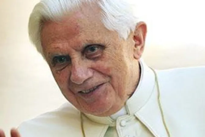 El Papa Benedicto XVI pide ayuda urgente para Haití tras terremoto