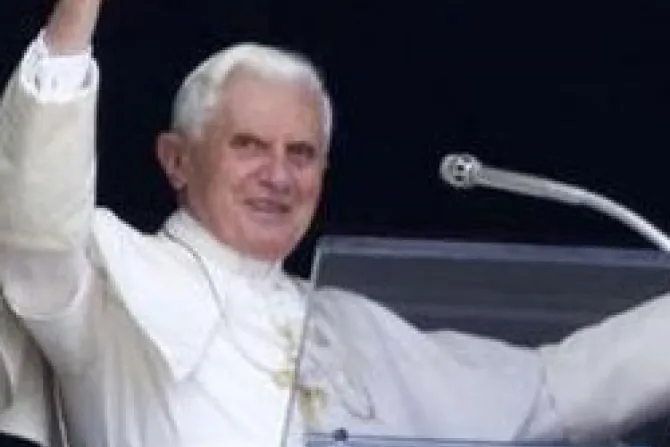 Como María, Santísima Trinidad debe conducir a todo cristiano, dice el Papa Benedicto XVI
