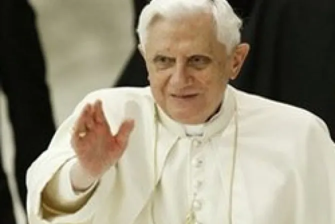 La Iglesia, como María, cuida a los enfermos en el espíritu y el cuerpo, dice Benedicto XVI