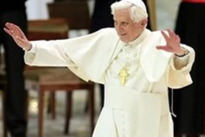 María es Madre y modelo de la Iglesia, dice el Papa Benedicto XVI