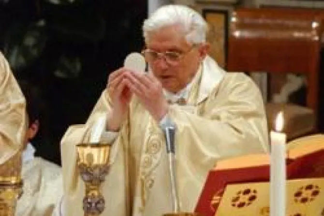 Vaticano: Fieles que piden Misa en latín no deben rechazar rito ordinario ni autoridad del Papa