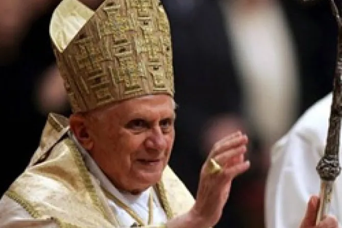 Unidad de cristianos es don de Dios e imperativo moral, afirma Benedicto XVI