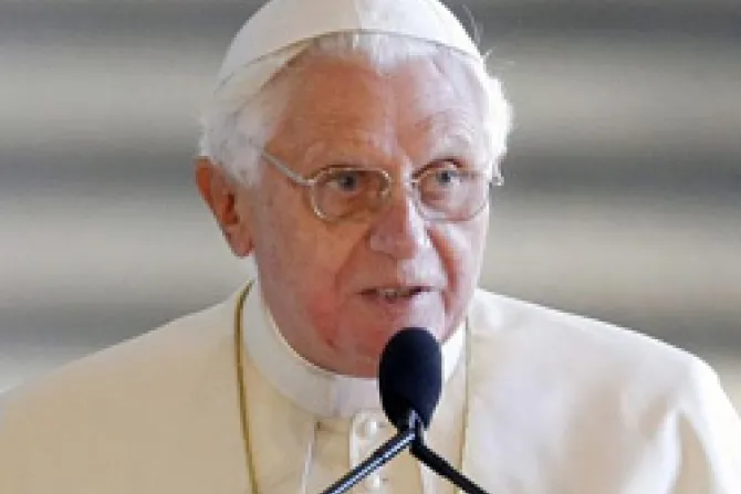 Benedicto XVI pide al G20 superar crisis sin perjudicar a los demás
