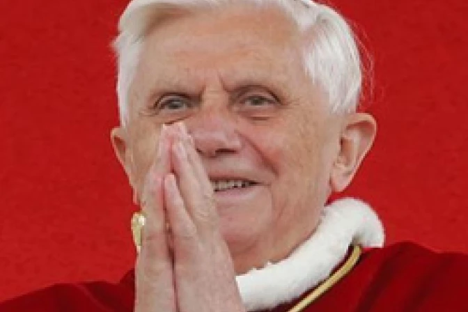 El Papa pide diálogo pacífico y cese de violencia en Libia y Medio Oriente