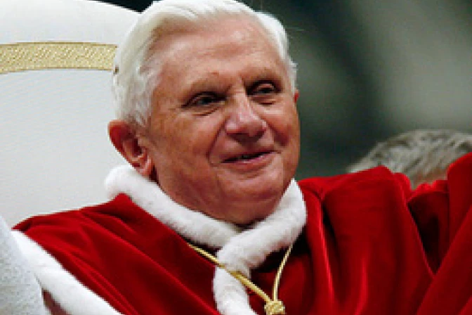 Sacerdotes santos y entregados a Dios pide el Papa