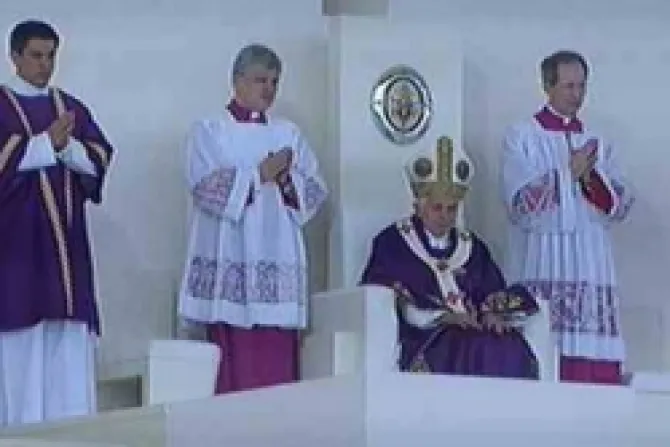 Benedicto regala mosaico de Cristo Rey para santuario en cerro del cubilete