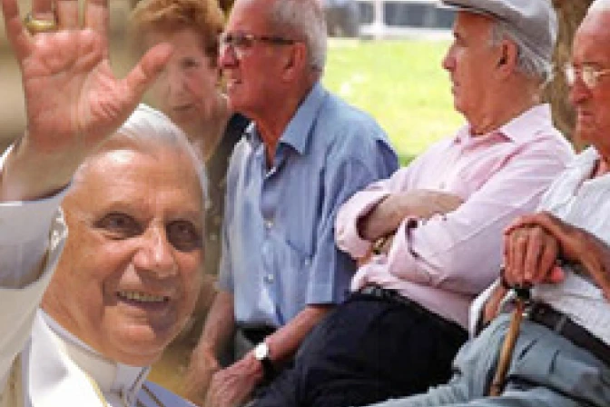 El Papa Benedicto XVI destaca riqueza religiosa, espiritual, humana y social de abuelos