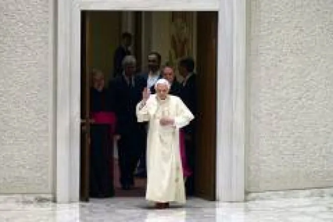El Papa: Dios se hizo hombre para curar todo lo que nos separa de Él