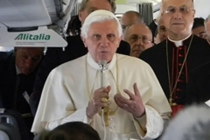 Benedicto XVI: El fundamentalismo es siempre una falsificación de la religión