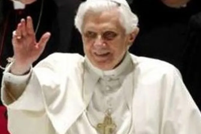 Eucaristía y oración son vitales para sacerdotes, recuerda el Papa Benedicto XVI 