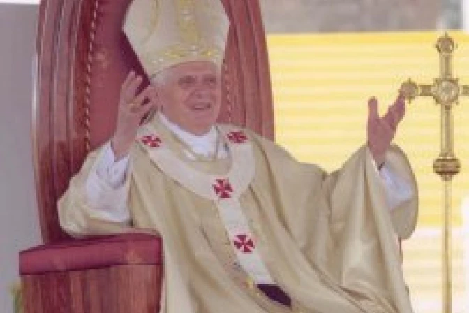 Que la Virgen de Fátima os lleve a Cristo, exhorta el Papa Benedicto XVI