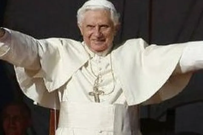 Más de 150 mil en solidaridad con Benedicto XVI en el Vaticano