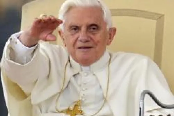 Oración es lucha de fe en la que cristianos "vencen" cuando se abandonan a Dios, dice el Papa