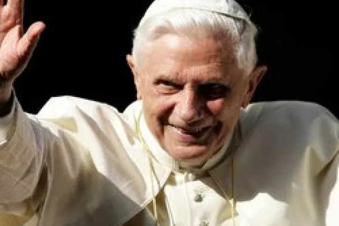 Junto a Pedro testimoniar intensamente la caridad, pide el Papa Benedicto XVI