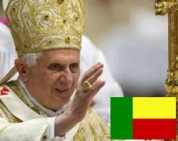 Dios ama a "débiles" del mundo y pide servirlos con amor, dice el Papa en Benin