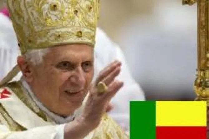 Dios ama a "débiles" del mundo y pide servirlos con amor, dice el Papa en Benin
