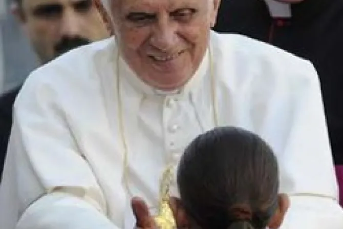 El Papa pide a jóvenes latinos comprometerse con causas que dignifican al hombre