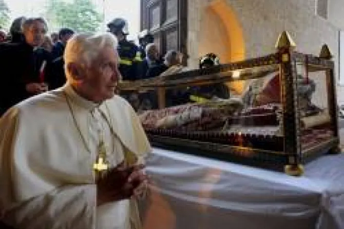 Recuerdan episodios de Benedicto XVI con Celestino V que "presagiaron" renuncia