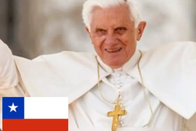 Benedicto XVI mantuvo en su departamento bandera firmada por mineros hasta rescate