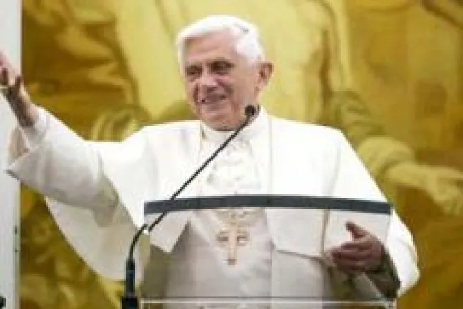 Certeza del amor de Dios permite atravesar "valles oscuros" de la vida, dice el Papa