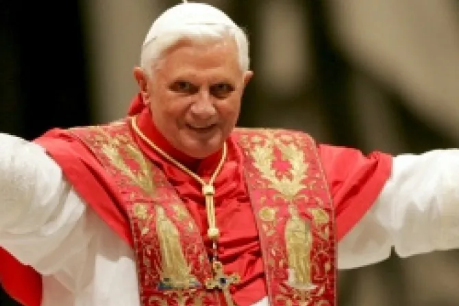 Todos tienen derecho a emigrar y disfrutar bienes de la tierra, dice el Papa Benedicto XVI