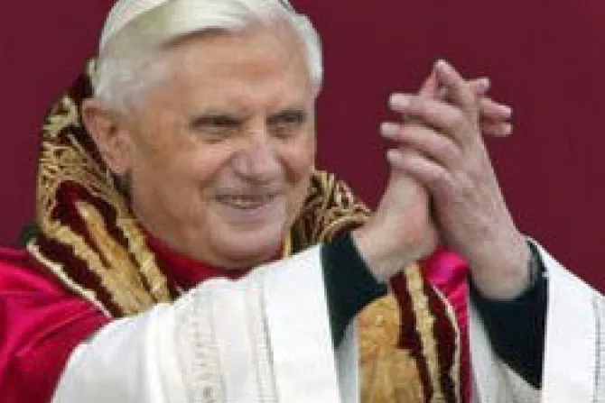 Iglesia Católica es siempre alegre pese a dificultades, dice el Papa Benedicto XVI