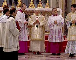 El Papa Benedicto XVI en la Eucaristía en San Juan de Letrán (foto Radio Vaticano)?w=200&h=150