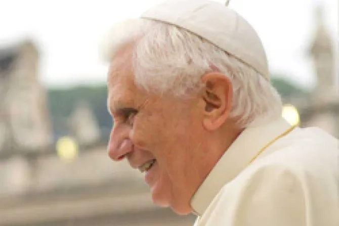 Toda vida debe protegerse desde la concepción ante aborto, exhorta el Papa Benedicto XVI