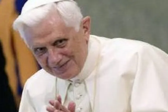 Vida consagrada es don para la Iglesia y el mundo que tiene sed de Dios, dice Benedicto XVI