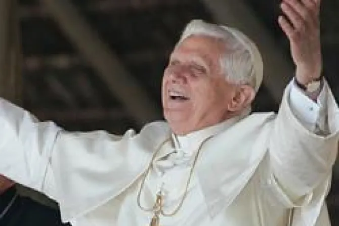 Por primera vez en pontificado Benedicto XVI se encontrará con novios