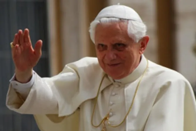 Urge decir sí al bien y no al mal, dice el Papa en visita a fosas de masacre nazi