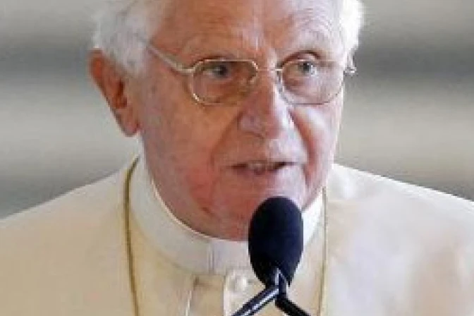 El Papa destaca aporte de católicos a la sociedad