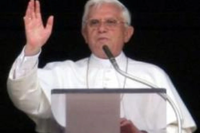 Cristianos deben ser ciudadanos y no "extranjeros" en Medio Oriente, dice el Papa