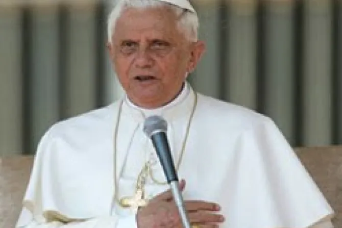Santos no son adorno sino muestra de vitalidad de la Iglesia, dice el Papa