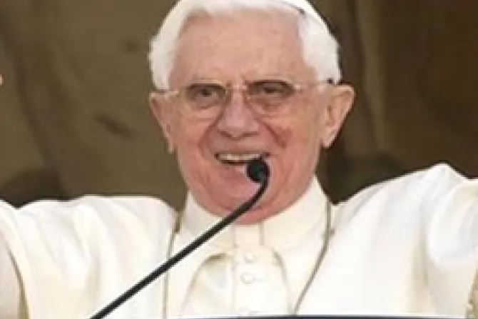 Amar profundamente a Cristo y la Iglesia, alienta el Papa Benedicto XVI