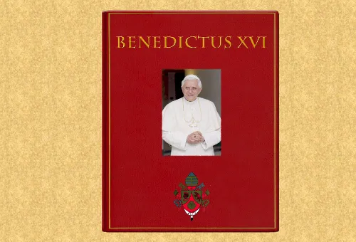 Vaticano publica e-book en homenaje a Benedicto XVI