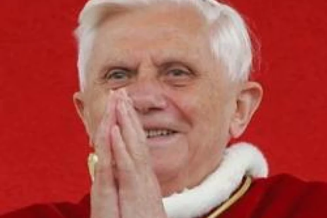 Dios nunca abandona al ser humano ante el peso del mal del mundo, recuerda el Papa