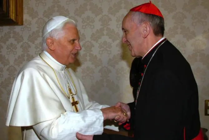 Papa Francisco almorzará con Benedicto XVI el 23 de marzo