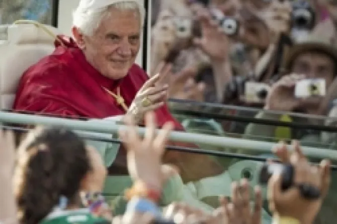 Benedicto XVI a jóvenes: Testimonien rostro alegre y feliz de la fe