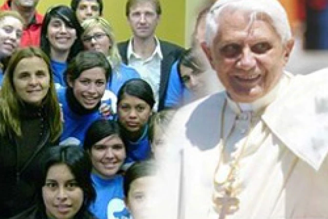 Dios ama personalmente a cada joven y responde a sus interrogantes más profundas, dice el Papa
