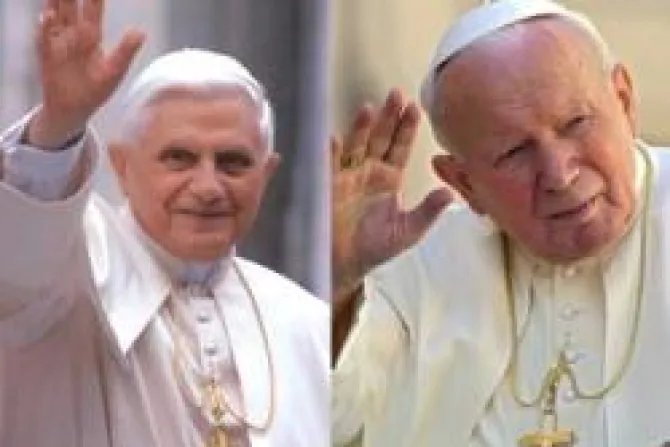 Benedicto XVI visitó muestra dedicada a Juan Pablo II