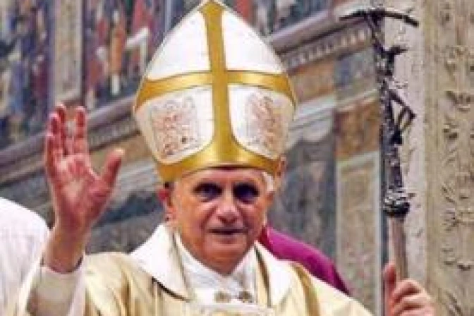 Muerte de Cristo en la Cruz es vida y amor para el hombre, dice el Papa