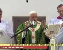 El Papa en la Misa del Estadio Olímpico de Berlín (foto EWTN)?w=200&h=150