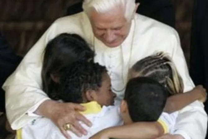 El Papa visita hospital pediátrico y recuerda que en cada niño está el rostro de Dios