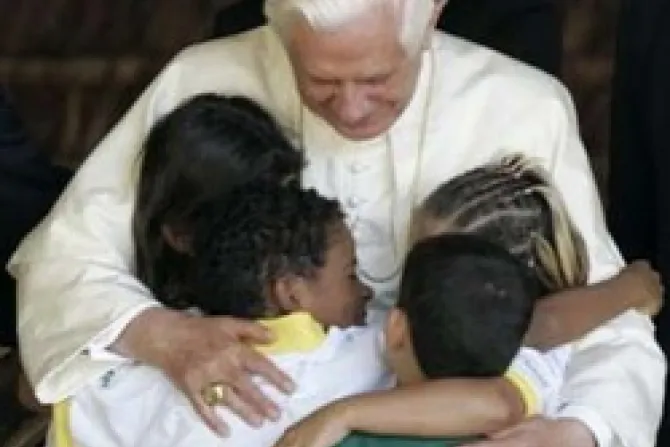 El Papa Benedicto a niños: En la escuela pueden encontrar a Dios