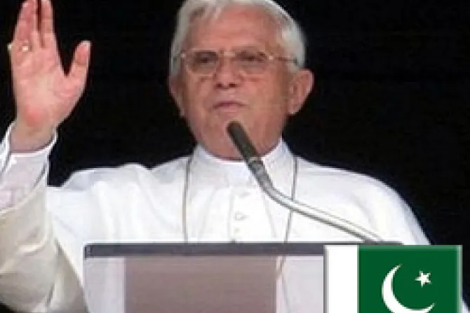 El Papa Benedicto XVI envía ayuda a Pakistán