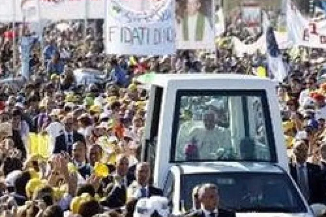 Benedicto XVI rompe récord de multitudes en Italia