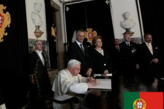 Construir sociedad más justa y futuro mejor para todos, pide Benedicto XVI en Portugal